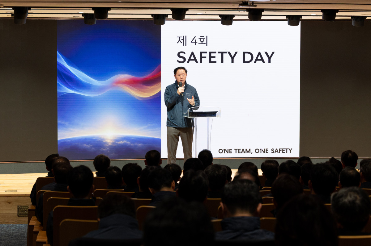 ▲우기홍 대한항공 대표이사 부회장이 30일 오전 서울 강서구 대한항공 본사에서 열린 '세이프티 데이(Safety Day)' 행사에 앞서 개회사를 하고 있다. (사진=대한항공)