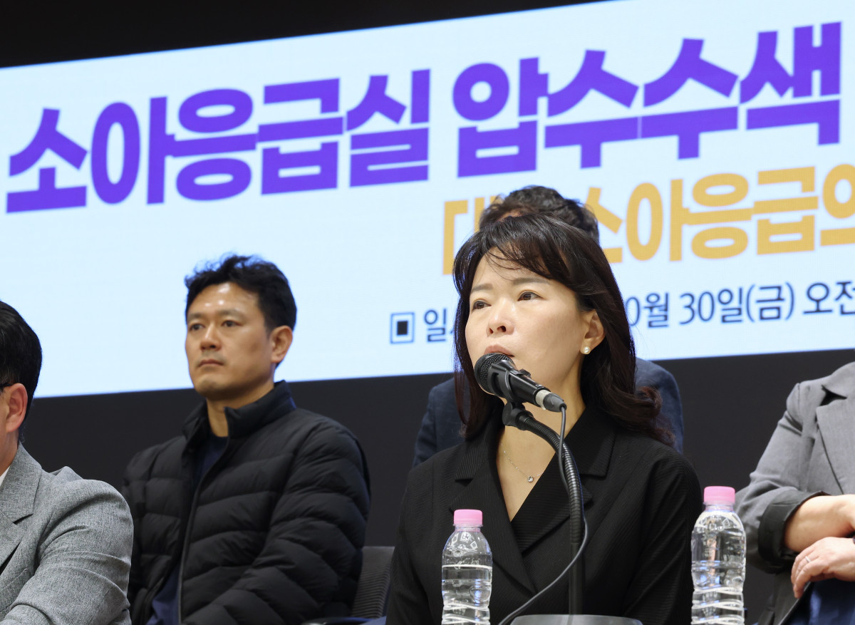 ▲30일 서울 용산구 의사협회에서 열린 '소아응급실 압수수색 규탄 및 진료권 보호 촉구 긴급기자회견'에서 이지숙 아주대 소아응급의료센터장이 발언하고 있다. (연합뉴스)