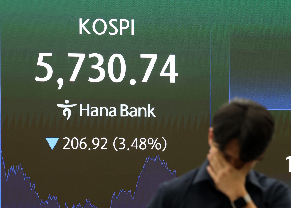 ▲30일 코스피는 206.92포인트(3.48%) 내린 5730.74에 장을 마쳤다. (뉴시스)