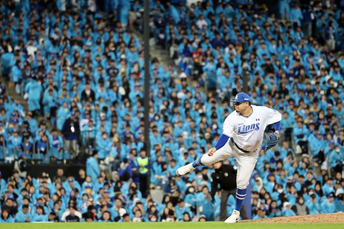 ▲27일 대구 삼성라이온즈파크에서 열린 2026 KBO 포스트시즌 플레이오프 삼성 라이온즈 대 KIA 타이거즈 2차전. 7회 초 삼성 선발투수 아리엘 후라도가 역투하고 있다. (연합뉴스)