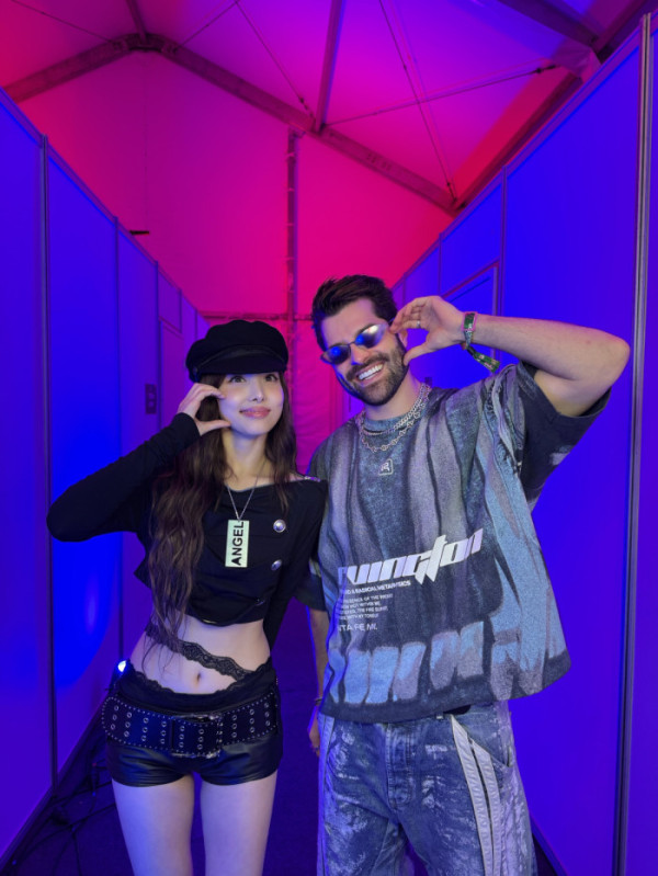 ▲'2026 EDC 코리아'에서 컬래버레이션 무대를 꾸민 트와이스 나연, DJ 알록(사진출처=JYP엔터테인먼트)
