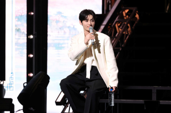 ▲황민현 팬미팅 '도원경'(사진출처=플레디스엔터테인먼트(하이브))