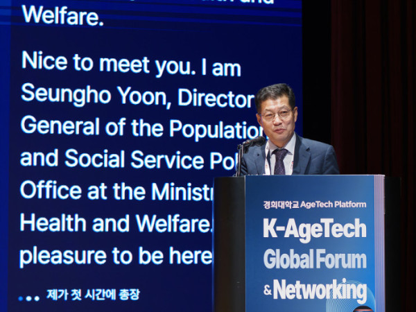 ▲은성호 보건복지부 인구·사회서비스정책실장이 돌봄 체계를 '인력+기술' 중심으로 전환하는 복지·돌봄 AI 로드맵을 소개하고 있다.(이준호 기자)