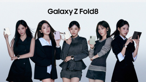 ▲리센느 갤럭시 폴드8 모델 발탁(사진출처=삼성전자)