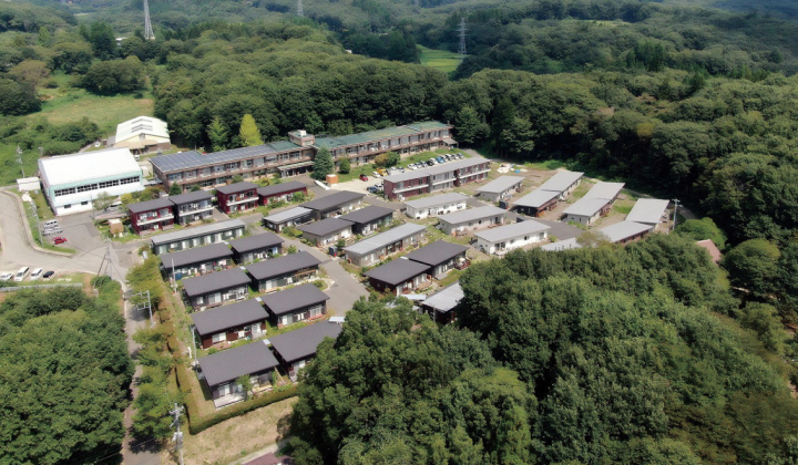 고령자 마을로 변신한 폐교, 희망이 되다