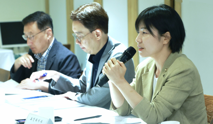 “빚으로 무너지는 노년 막는다” 금융 위기가구 지원 강화