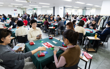 “이 싸움에선 아직 현역” 브리지에 열광하는 시니어들