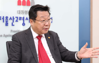 주형환 “비수도권 지역, 고령친화마을 조성 가능…정부 법적·재정 지원 필요”