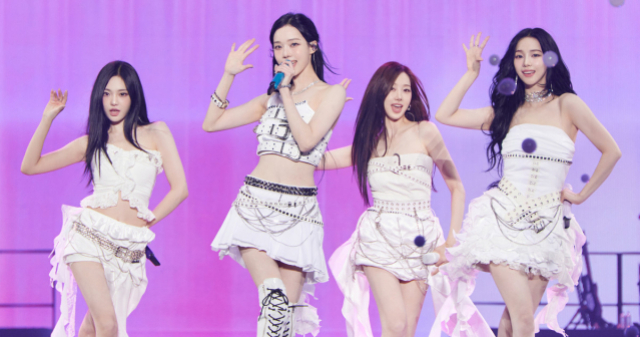 [온 더 스테이지] 에스파 콘서트, '쇠 맛'의 진화