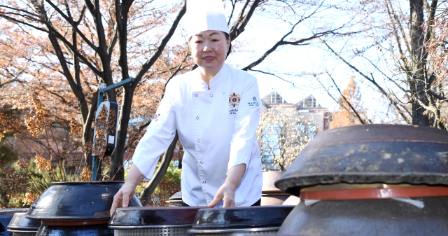 [리더 인터뷰] '흑백요리사2' 이금희 셰프, '봉래헌'·'낙원' 총괄 조리장의 자부심 ②