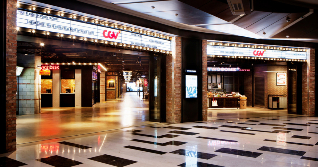 [엔터 마켓] CJ CGV, 매출 2조 돌파했지만 '본업' 극장은 495억 적자
