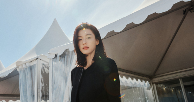[비즈 스타] '군체' 전지현 "연상호 감독, 다들 왜 찾는지 알겠더라"(인터뷰①)