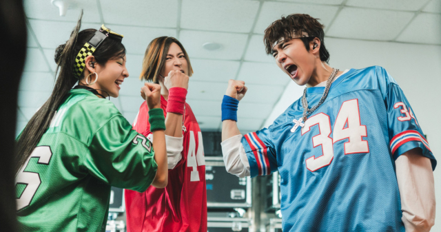 [비즈 리뷰] '와일드 씽' 세기말 감성 폭발, 제대로 웃었다